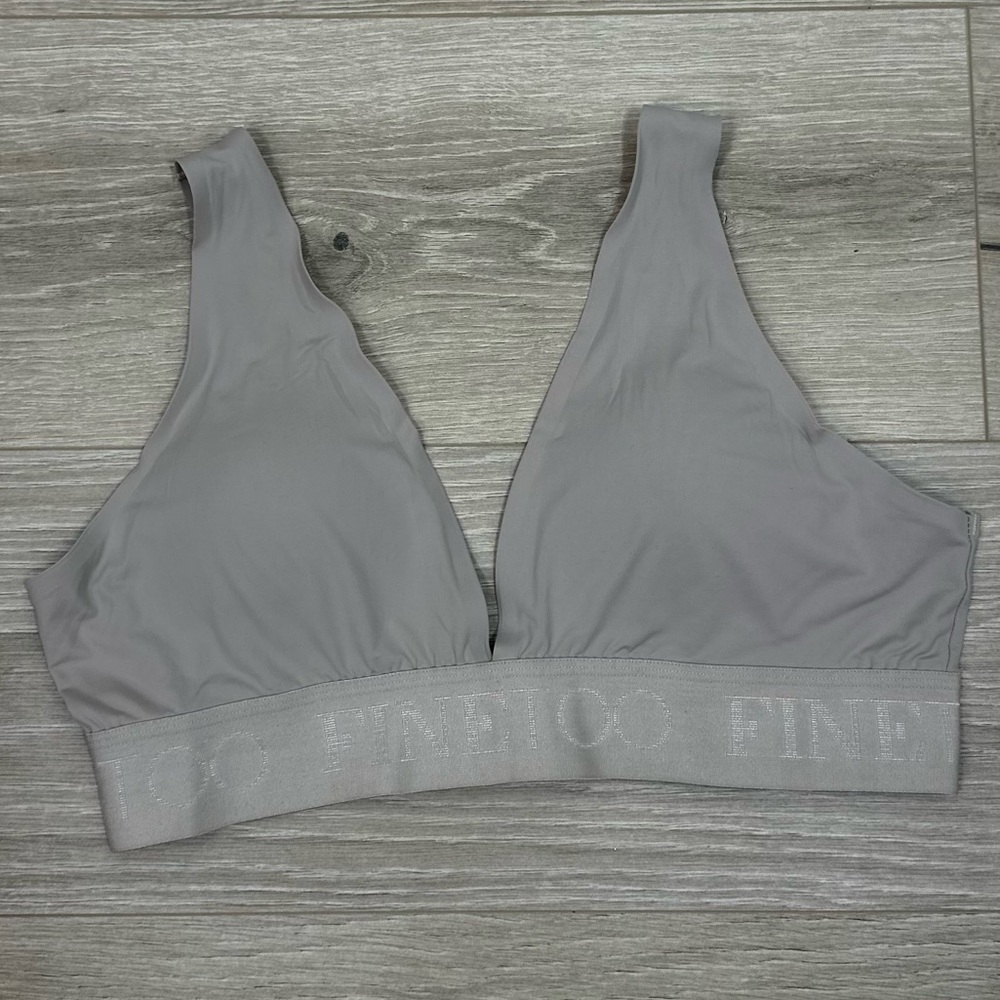 Finetoo Women's Seamless Plunge Bralette Deep V-Neck Wireless